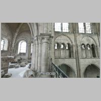 Saint-Leu-d'Esserent, photo on mappinggothic.org, Narthex chapel triforium,2.jpg